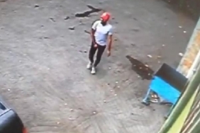 Esenyurt'ta aracından hırsızlık yapmaya çalışan şüpheliyi sopayla kovaladı 5 Esenyurtta aracından hırsızlık yapmaya çalışan şüpheliyi sopayla kovaladı