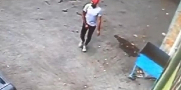 Esenyurt'ta aracından hırsızlık yapmaya çalışan şüpheliyi sopayla kovaladı 8 Esenyurtta aracından hırsızlık yapmaya çalışan şüpheliyi sopayla kovaladı