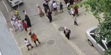 Esenyurt'ta çocukların kavgasına aileler karıştı : 3 yaralı 28 Esenyurtta çocukların kavgasına aileler karıştı 3 yaralı