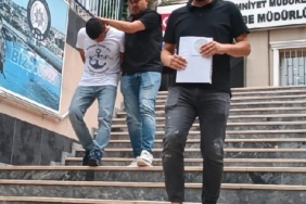 Esenyurt'ta kendini polis olarak tanıttı 5 kilogram altını alıp kaçtı 5 Esenyurtta kendini polis olarak tanıttı 5 kilogram altını alıp kaçtı