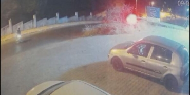 Esenyurt'ta motosikletli şüpheliler dükkanlara ateş edip kaçtı 30 Esenyurtta motosikletli şüpheliler dükkanlara ateş edip kaçtı