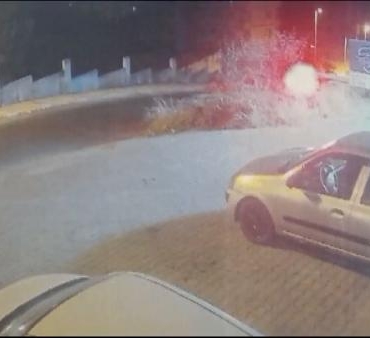 Esenyurtta motosikletli şüpheliler dükkanlara ateş edip kaçtı