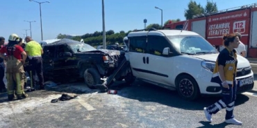 Esenyurt'ta zincirleme kaza: 3 kişi yaralandı 15 Esenyurtta zincirleme kaza 3 kişi yaralandı
