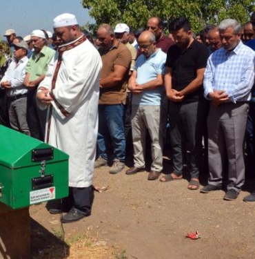 Eşinin öldürdüğü Büşra ve oğlu yan yana toprağa verildi