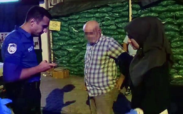 Eve geç geldiği için kendisini uyaran babasını bıçakladı