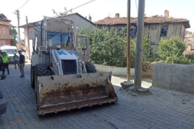 Evin bahçesinde el bombası kazısı 22 Evin bahçesinde el bombası kazısı