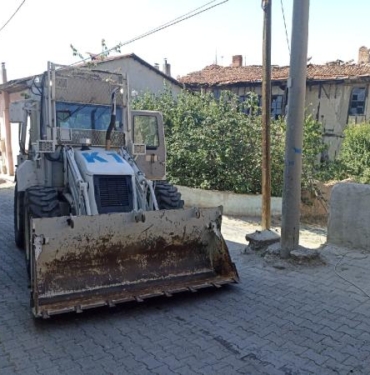 Evin bahçesinde el bombası kazısı