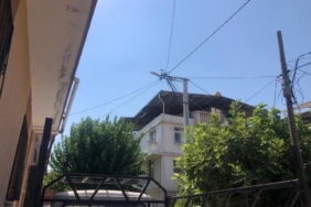 Evin elektrik bağlantısını yapmak çıktığı direkte akıma kapılıp öldü 30 Evin elektrik bağlantısını yapmak çıktığı direkte akıma kapılıp öldü
