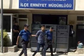 Evinde uyuşturucuyla yakalanıp, tutuklandı 14 Evinde uyuşturucuyla yakalanıp tutuklandı