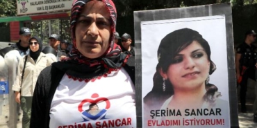 Evlat nöbetindeki anne Çocuklarımızı almadan ayrılmayacağız