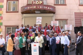 Evlat nöbetindeki çadırda Diyarbakır Annelerin Terörle Mücadelesi 5 Yılında paneli
