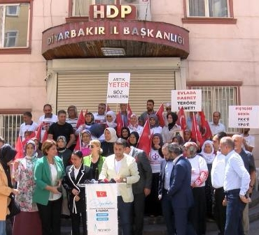 Evlat nöbetindeki çadırda Diyarbakır Annelerin Terörle Mücadelesi 5 Yılında paneli