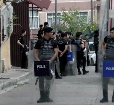 Eyüpsultanda bir vakfa ait yurt mahkeme kararıyla tahliye edildi