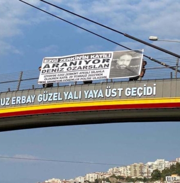 Ezgi'nin ailesi üst geçide astıkları pankartla kızlarının katilini arıyor 5 Ezginin ailesi üst geçide astıkları pankartla kızlarının katilini arıyor