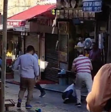 Fatihte çekiç ve sopayla dayak