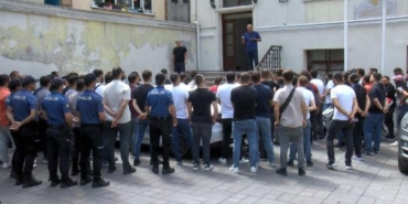 Fatih'te hanutçu ve seyyar satıcılara denetim 6 Fatihte hanutçu ve seyyar satıcılara denetim