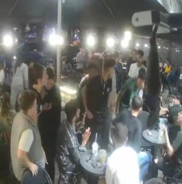 Fatihte husumetlilerinin oturduğu kafeyi bastı iddiası