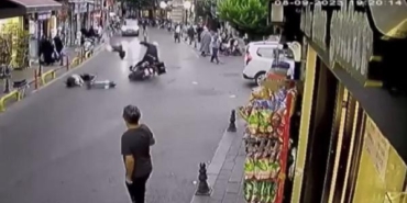 Fatih'te skuterla motosiklet çarpıştı: 2 yaralı 7 Fatihte skuterla motosiklet çarpıştı 2 yaralı