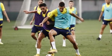 Fenerbahçe, günü çift antrenmanla tamamladı 22 Fenerbahçe günü çift antrenmanla tamamladı