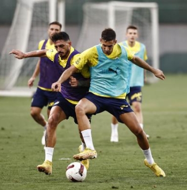 Fenerbahçe günü çift antrenmanla tamamladı