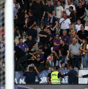 Fenerbahçe taraftarları Maribor maçından çıkarıldı