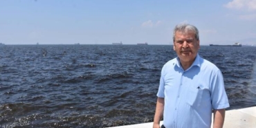 Foça sahillerinde denizanası yoğunluğu (2) 5 Foça sahillerinde denizanası yoğunluğu 2