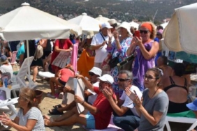 Foçada kıyı işgaline yönelik havlulu protesto