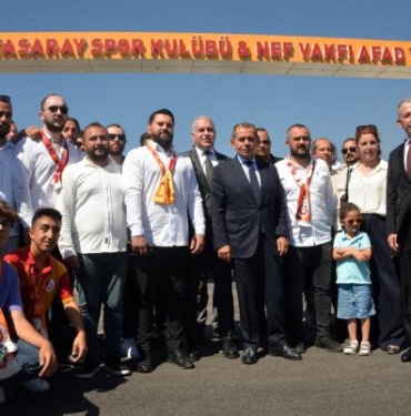 Galatasaray 600 konteyneri depremzedelere teslim etti