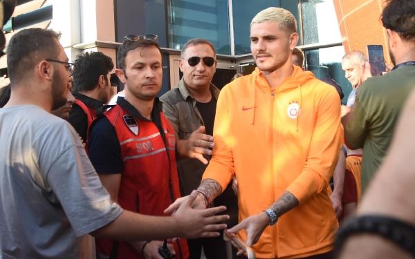 Galatasaray kafilesine Kayseride coşkulu karşılama
