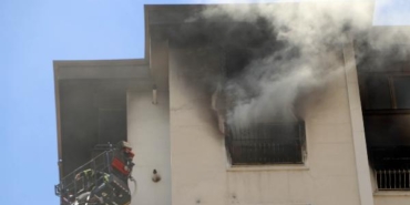 Gaziantep'te, 15 katlı binada çıkan yangında 2 daire kullanılamaz hale geldi 27 Gaziantepte 15 katlı binada çıkan yangında 2 daire kullanılamaz hale geldi