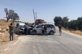 Gaziantepte 2 hafif ticari araç çarpıştı 1 ölü 8 yaralı