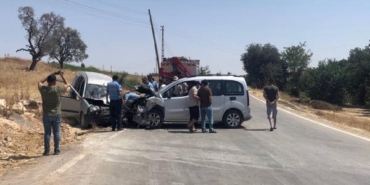 Gaziantep'te 2 hafif ticari araç çarpıştı: 1 ölü, 8 yaralı 6 Gaziantepte 2 hafif ticari araç çarpıştı 1 ölü 8 yaralı
