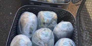 Gaziantep'te 2 polis memuru 19 kilo uyuşturucu ile yakalandı 38 Gaziantepte 2 polis memuru 19 kilo uyuşturucu ile yakalandı