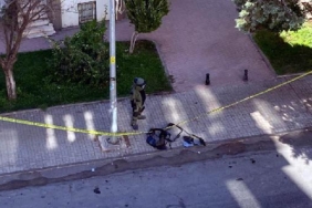 Gaziantepte cami önündeki şüpheli bavul fünye patlatıldı