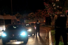 Gaziosmanpaşada dur ihtarına uymayan ehliyetsiz sürücü minibüse çarptı