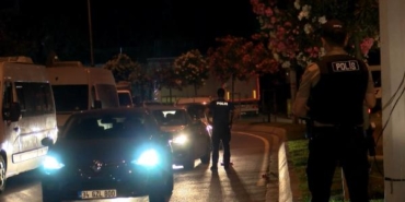 Gaziosmanpaşada dur ihtarına uymayan ehliyetsiz sürücü minibüse çarptı