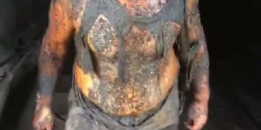 Geleneği o başlatmıştı; kıyafetlerini yırtıp yağa buladılar 37 Geleneği o başlatmıştı kıyafetlerini yırtıp yağa buladılar