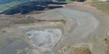 Göçmen kuşların uğrak noktası Uzunhızırlı Göleti, kurudu 32 Göçmen kuşların uğrak noktası Uzunhızırlı Göleti kurudu