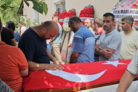 Göçükte ölen madenci, deprem bölgesinde kurtarma çalışmalarına katılmış 24 Göçükte ölen madenci deprem bölgesinde kurtarma çalışmalarına katılmış