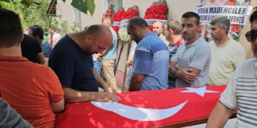 Göçükte ölen madenci, deprem bölgesinde kurtarma çalışmalarına katılmış 26 Göçükte ölen madenci deprem bölgesinde kurtarma çalışmalarına katılmış