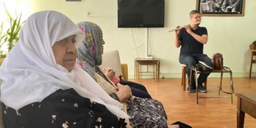 Görme engelli öğretmenden yaşlılara müzikle rehabilitasyon 23 Görme engelli öğretmenden yaşlılara müzikle rehabilitasyon