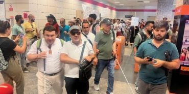 Görme engellilerden bariyer eylemi