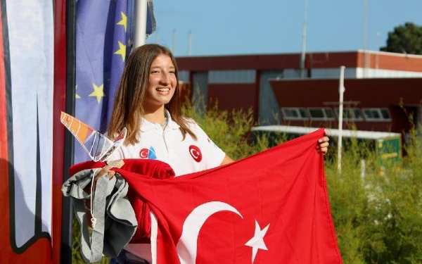 Göztepeli Defne dünyanın zirvesinde