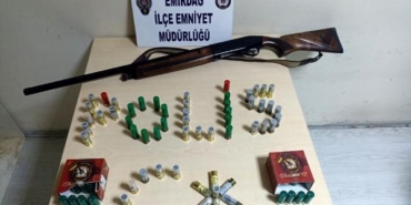 Gurbetçilerin husumeti memleketlerinde kavgaya dönüştü; ev ve araçlara ateş açtılar 13 Gurbetçilerin husumeti memleketlerinde kavgaya dönüştü ev ve araçlara ateş açtılar