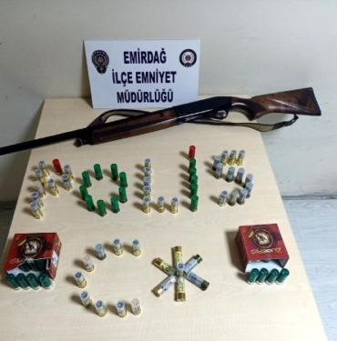 Gurbetçilerin husumeti memleketlerinde kavgaya dönüştü; ev ve araçlara ateş açtılar 3 Gurbetçilerin husumeti memleketlerinde kavgaya dönüştü ev ve araçlara ateş açtılar