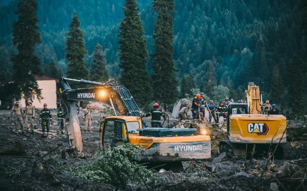 Gürcistan’da toprak kaymasında can kaybı 17’ye yükseldi 1 Gürcistanda toprak kaymasında can kaybı 17ye yükseldi