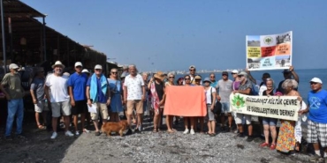 Güzelbahçe sahilinde Havlunu Kap Gel eylemi
