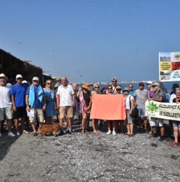 Güzelbahçe sahilinde Havlunu Kap Gel eylemi
