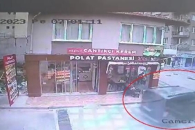 Hafif ticari aracın çarptığı kamyonetle duvar arasında sıkışan yaya öldü (2) 9 Hafif ticari aracın çarptığı kamyonetle duvar arasında sıkışan yaya öldü 2