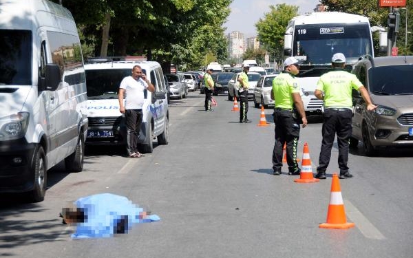 Hafif ticari aracın çarptığı yaya öldü